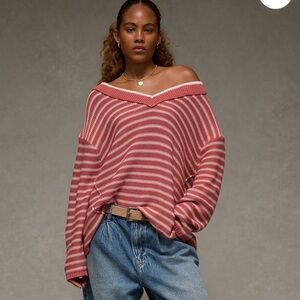 AE Big Hug V-Neck Sweater Medium